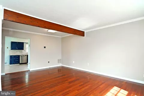 Living - 10962 Republic Ct, Manassas, VA 20109 photo 1 of 4