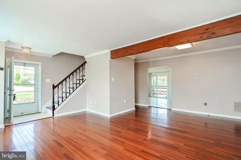 Living - 10962 Republic Ct, Manassas, VA 20109 photo 2 of 4
