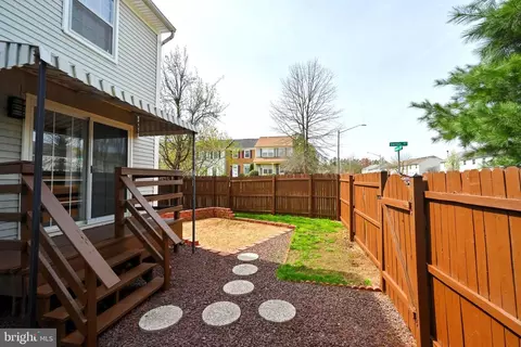 Exterior - 10962 Republic Ct, Manassas, VA 20109 photo 8 of 13