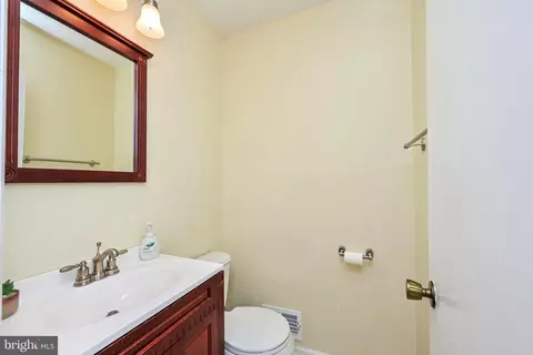 Bath - 10962 Republic Ct, Manassas, VA 20109 photo 1 of 4