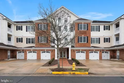 15251 Royal Crest Dr #204, Haymarket, VA 20169