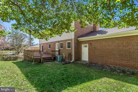 Exterior - 18413 Cabin Rd, Triangle, VA 22172 photo 3 of 13