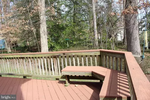 Exterior - 18413 Cabin Rd, Triangle, VA 22172 photo 7 of 13