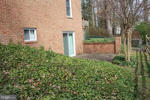 Exterior - 18413 Cabin Rd, Triangle, VA 22172 photo 11 of 13
