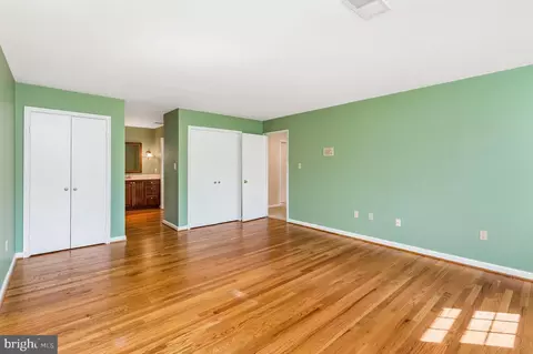 Living - 18413 Cabin Rd, Triangle, VA 22172 photo 3 of 3