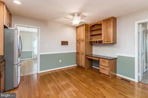 Dining - 18413 Cabin Rd, Triangle, VA 22172 photo 1 of 1