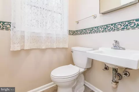 Bath - 18413 Cabin Rd, Triangle, VA 22172 photo 1 of 6
