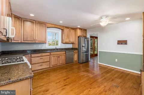Kitchen - 18413 Cabin Rd, Triangle, VA 22172 photo 1 of 3