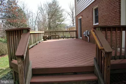 Exterior - 18413 Cabin Rd, Triangle, VA 22172 photo 10 of 13