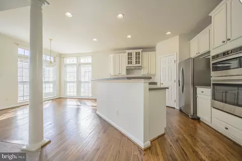 Living - 7237 Bladen Pl, Gainesville, VA 20155 photo 2 of 12