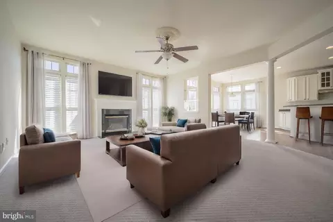 Living - 7237 Bladen Pl, Gainesville, VA 20155 photo 5 of 12