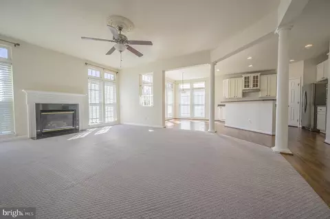 Living - 7237 Bladen Pl, Gainesville, VA 20155 photo 9 of 12