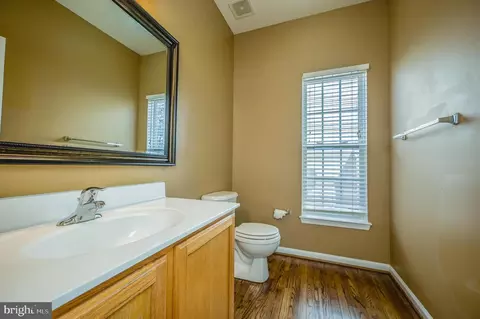 Bath - 7237 Bladen Pl, Gainesville, VA 20155 photo 1 of 6