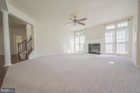 Living - 7237 Bladen Pl, Gainesville, VA 20155 photo 8 of 12