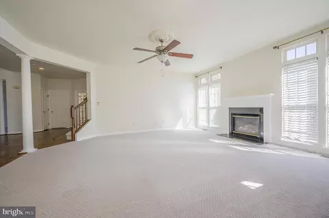 Living - 7237 Bladen Pl, Gainesville, VA 20155 photo 10 of 12