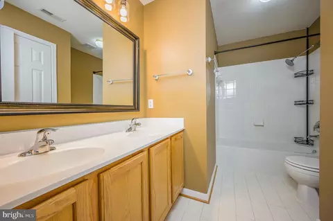 Bath - 7237 Bladen Pl, Gainesville, VA 20155 photo 5 of 6