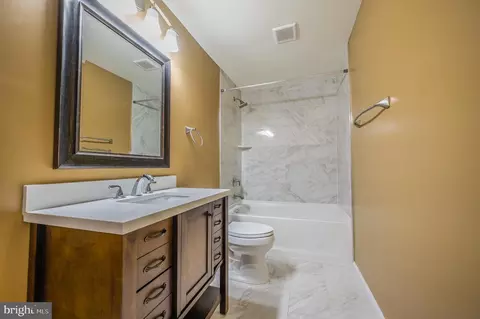 Bath - 7237 Bladen Pl, Gainesville, VA 20155 photo 6 of 6
