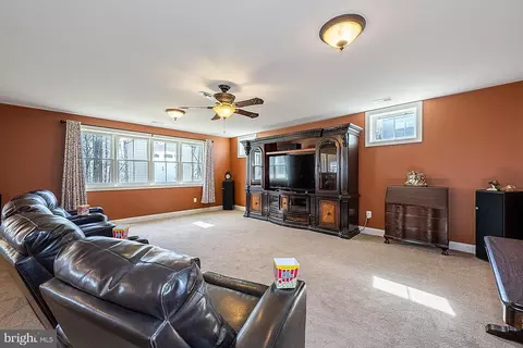 Living - 3344 Dondis Creek Dr, Triangle, VA 22172 photo 15 of 16