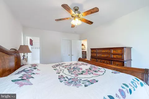Bedroom - 3344 Dondis Creek Dr, Triangle, VA 22172 photo 4 of 9