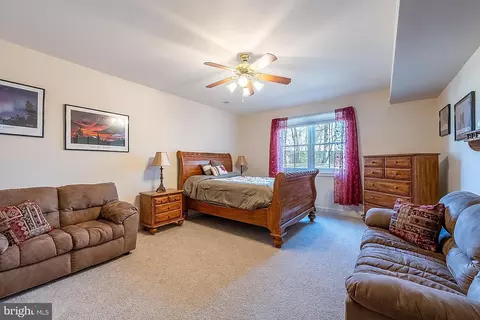 Bedroom - 3344 Dondis Creek Dr, Triangle, VA 22172 photo 9 of 9