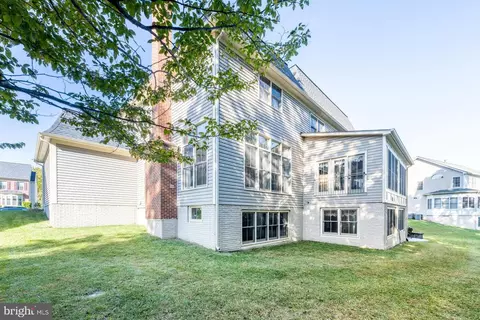Exterior - 3344 Dondis Creek Dr, Triangle, VA 22172 photo 10 of 14