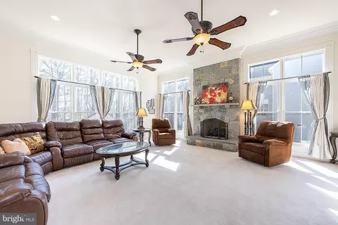 Living - 3344 Dondis Creek Dr, Triangle, VA 22172 photo 8 of 16