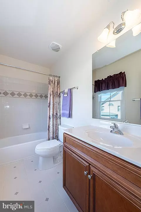Bath - 3344 Dondis Creek Dr, Triangle, VA 22172 photo 5 of 9