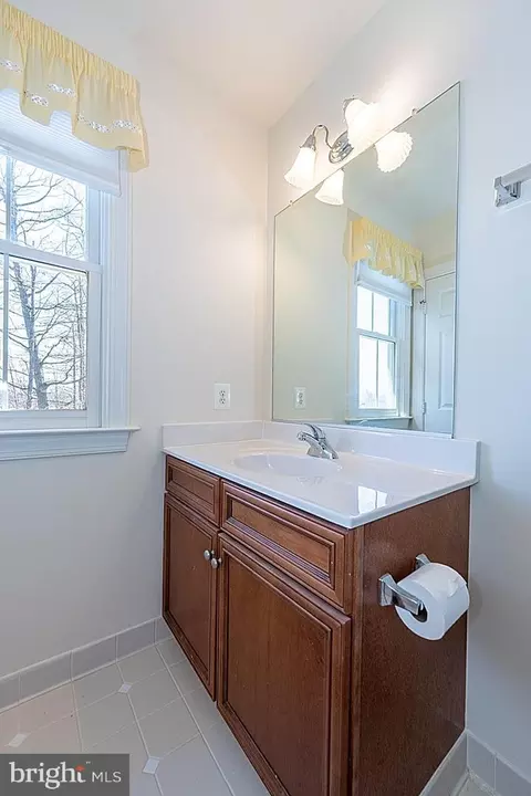 Bath - 3344 Dondis Creek Dr, Triangle, VA 22172 photo 6 of 9