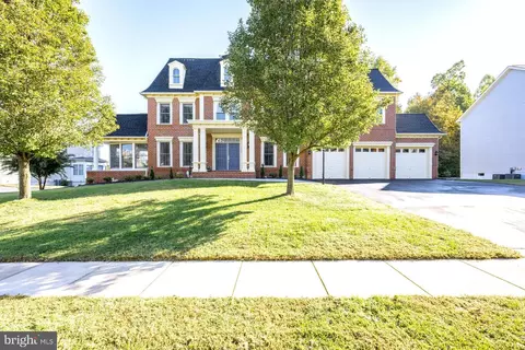 Exterior - 3344 Dondis Creek Dr, Triangle, VA 22172 photo 1 of 14