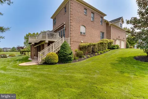 Exterior - 8424 Link Hills Loop, Gainesville, VA 20155 photo 10 of 37