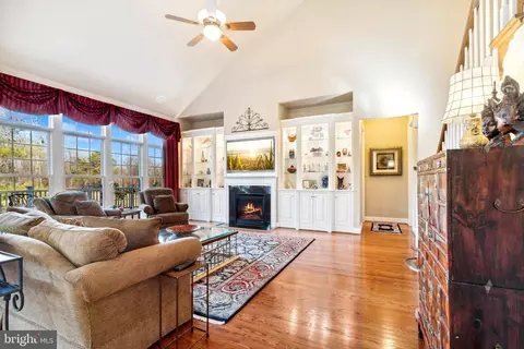 Living - 8424 Link Hills Loop, Gainesville, VA 20155 photo 5 of 22