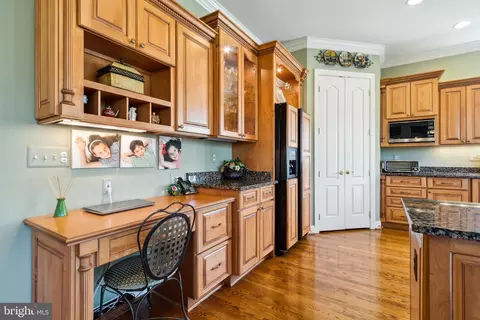 Kitchen - 8424 Link Hills Loop, Gainesville, VA 20155 photo 6 of 9