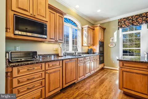 Kitchen - 8424 Link Hills Loop, Gainesville, VA 20155 photo 5 of 9