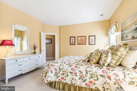 Bedroom - 8424 Link Hills Loop, Gainesville, VA 20155 photo 7 of 10