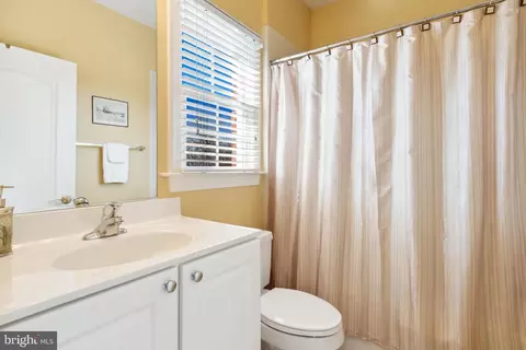 Bath - 8424 Link Hills Loop, Gainesville, VA 20155 photo 8 of 11