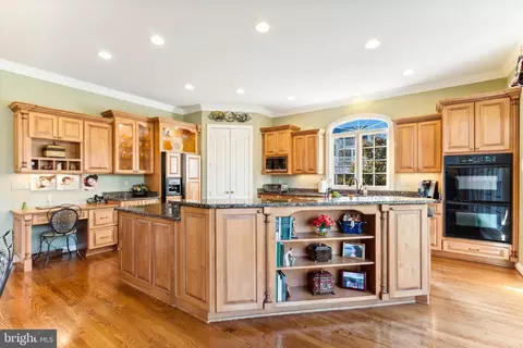 Kitchen - 8424 Link Hills Loop, Gainesville, VA 20155 photo 4 of 9