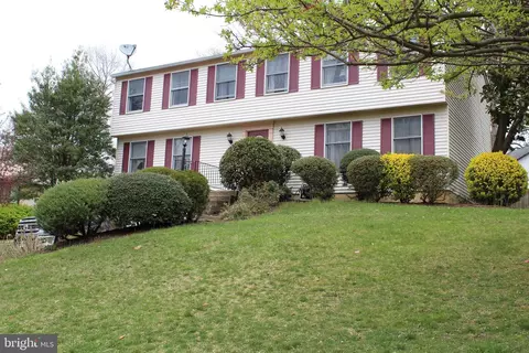 15989 Cove Ln, Dumfries, VA 22025