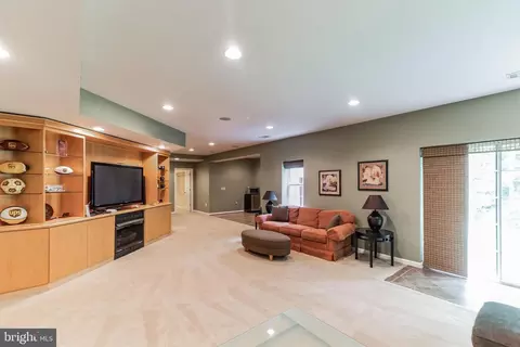 Living - 1809 Efty Ct, Woodbridge, VA 22191 photo 6 of 6