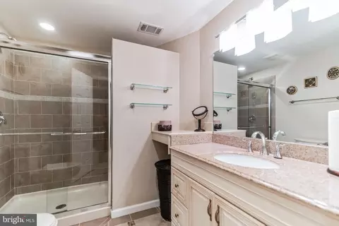Bath - 1809 Efty Ct, Woodbridge, VA 22191 photo 1 of 6