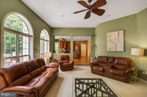 Living - 1809 Efty Ct, Woodbridge, VA 22191 photo 2 of 6