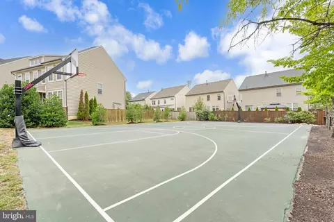 View/Area - 7939 Crescent Park Dr, Gainesville, VA 20155 photo 5 of 5