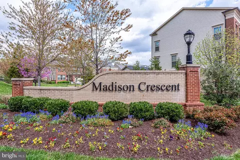 View/Area - 7939 Crescent Park Dr, Gainesville, VA 20155 photo 1 of 5