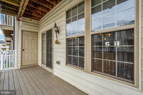 Exterior - 7939 Crescent Park Dr, Gainesville, VA 20155 photo 3 of 10