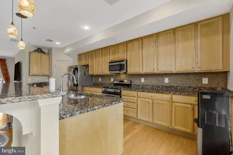Kitchen - 7939 Crescent Park Dr, Gainesville, VA 20155 photo 4 of 4