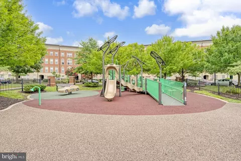 View/Area - 7939 Crescent Park Dr, Gainesville, VA 20155 photo 4 of 5