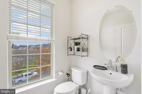 Bath - 7939 Crescent Park Dr, Gainesville, VA 20155 photo 1 of 4