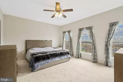 Bedroom - 7939 Crescent Park Dr, Gainesville, VA 20155 photo 1 of 6