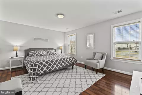 Bedroom - 18534 Quantico Gateway Dr, Triangle, VA 22172 photo 2 of 6