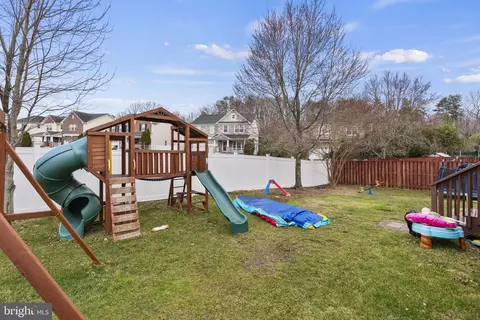Exterior - 18534 Quantico Gateway Dr, Triangle, VA 22172 photo 3 of 4
