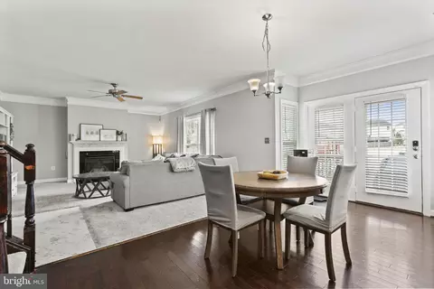 Dining - 18534 Quantico Gateway Dr, Triangle, VA 22172 photo 2 of 3